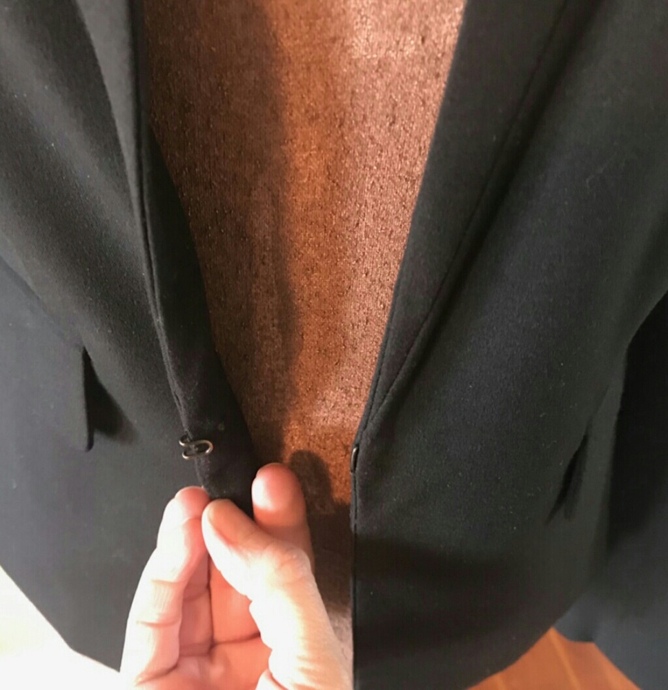 Sharp black blazer - Picture 3 of 3